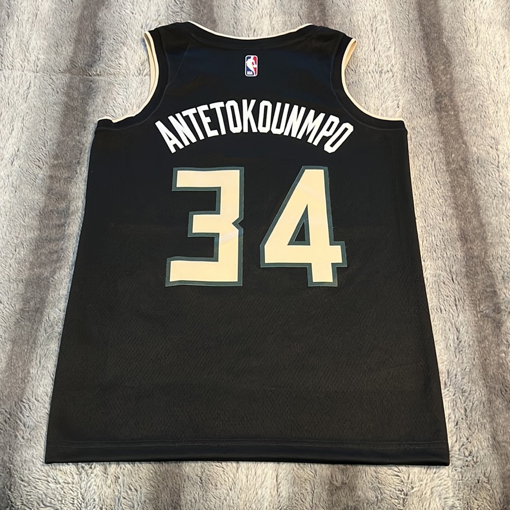 Milwaukee Bucks #34 Giannis away NBA Nike Swingman jersey